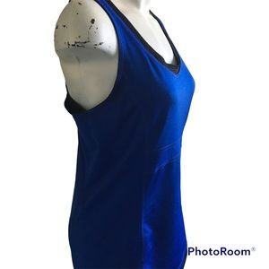 Workout top with shelf bra, black and cobalt blue Sz M